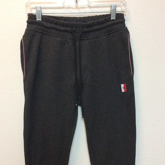 🎯Tommy Hilfiger Sweats (Like New) (Youth)🎯 - Picture 1 of 7
